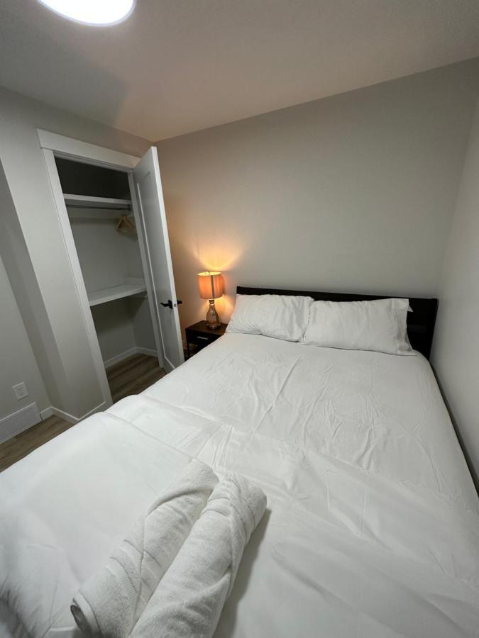 2 Bedroom 2 Washrooms Brand New Beautiful & Cozy Suite YYC Esterno foto