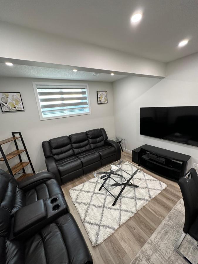 2 Bedroom 2 Washrooms Brand New Beautiful & Cozy Suite YYC Esterno foto