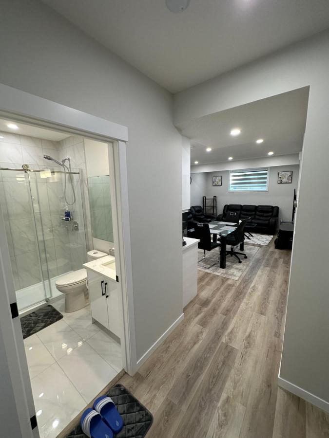 2 Bedroom 2 Washrooms Brand New Beautiful & Cozy Suite YYC Esterno foto