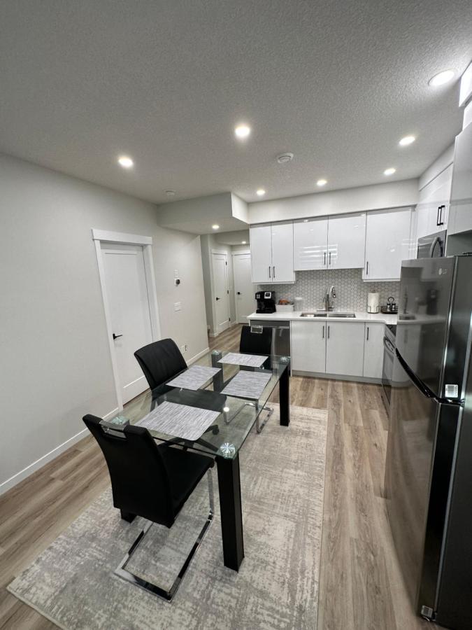 2 Bedroom 2 Washrooms Brand New Beautiful & Cozy Suite YYC Esterno foto