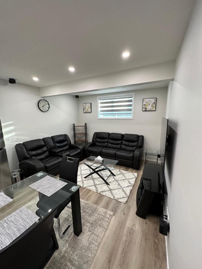 2 Bedroom 2 Washrooms Brand New Beautiful & Cozy Suite YYC Esterno foto