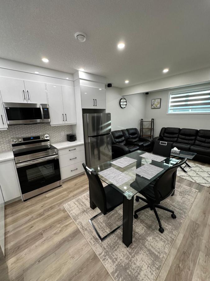 2 Bedroom 2 Washrooms Brand New Beautiful & Cozy Suite YYC Esterno foto